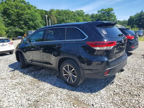 5TDJZRFH1KS580564 2019 TOYOTA HIGHLANDER - Image 2