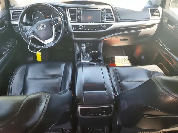 5TDJZRFH1KS580564 2019 TOYOTA HIGHLANDER - Image 8