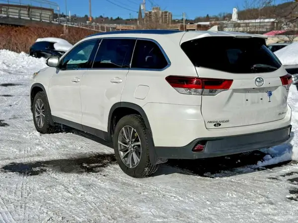 5TDJZRFH1KS581343 2019 TOYOTA HIGHLANDER - Image 2