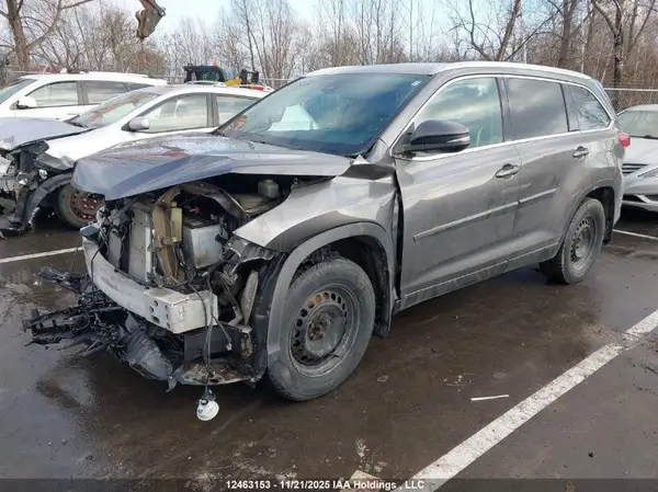 5TDJZRFH1KS588213 2019 TOYOTA HIGHLANDER - Image 2