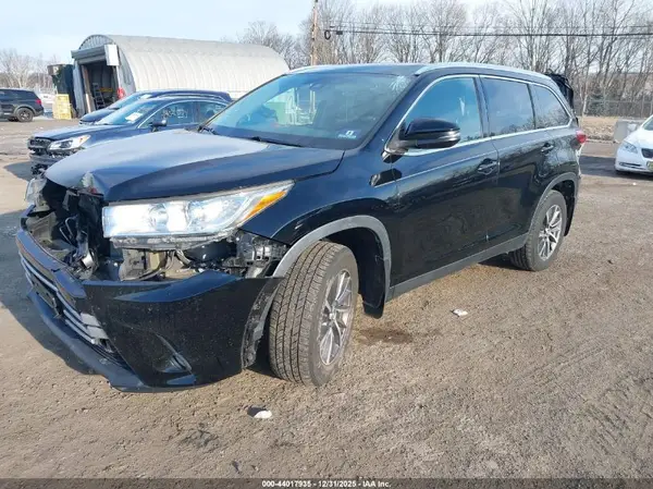 5TDJZRFH1KS589443 2019 TOYOTA HIGHLANDER - Image 2