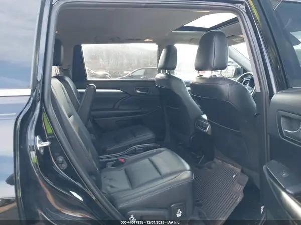 5TDJZRFH1KS589443 2019 TOYOTA HIGHLANDER - Image 8