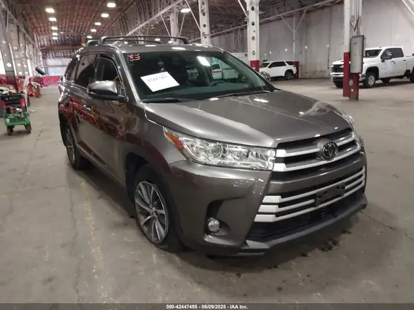 5TDJZRFH1KS590656 2019 TOYOTA HIGHLANDER - Image 1