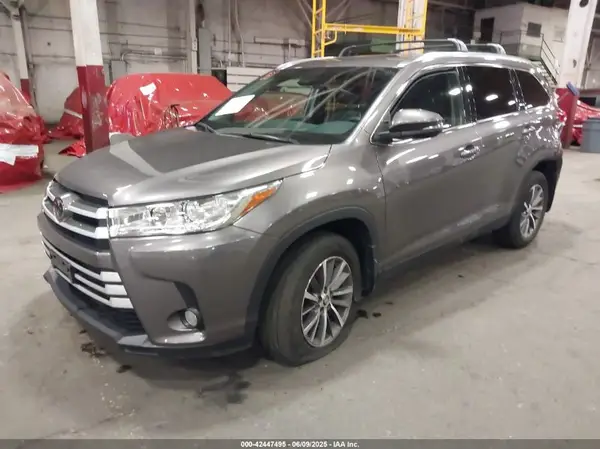 5TDJZRFH1KS590656 2019 TOYOTA HIGHLANDER - Image 2
