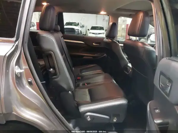 5TDJZRFH1KS590656 2019 TOYOTA HIGHLANDER - Image 8