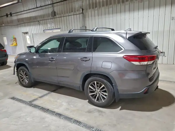 5TDJZRFH1KS590690 2019 TOYOTA HIGHLANDER - Image 2