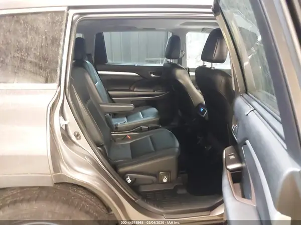 5TDJZRFH1KS593492 2019 TOYOTA HIGHLANDER - Image 8