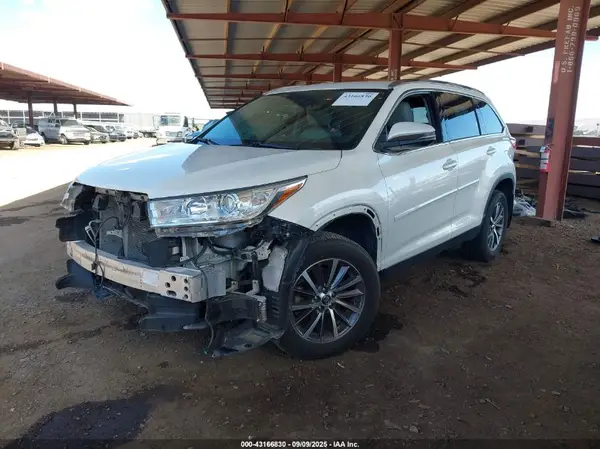 5TDJZRFH1KS594545 2019 TOYOTA HIGHLANDER - Image 2