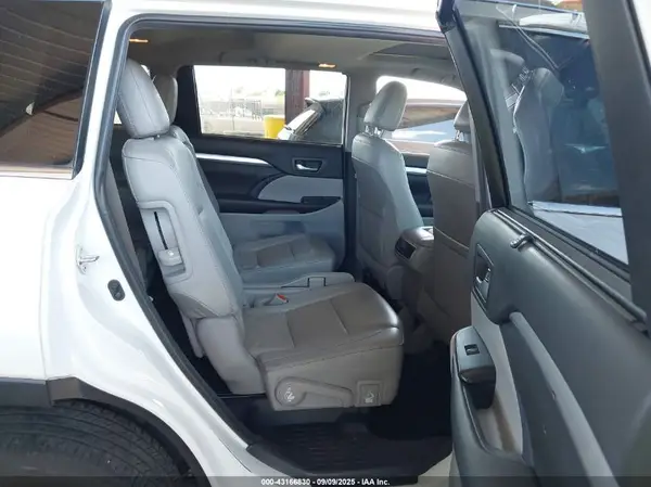 5TDJZRFH1KS594545 2019 TOYOTA HIGHLANDER - Image 8