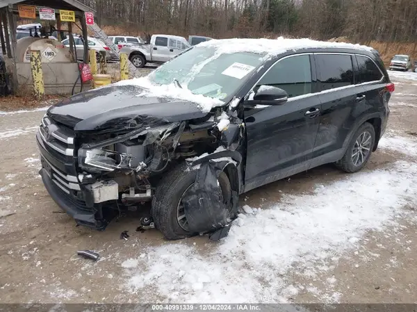 5TDJZRFH1KS594688 2019 TOYOTA HIGHLANDER - Image 2