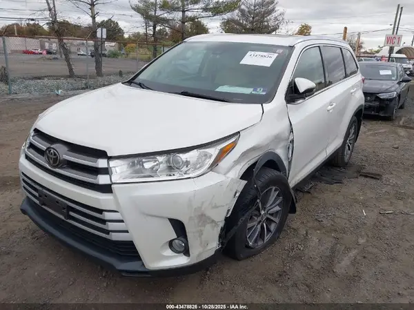 5TDJZRFH1KS595341 2019 TOYOTA HIGHLANDER - Image 2