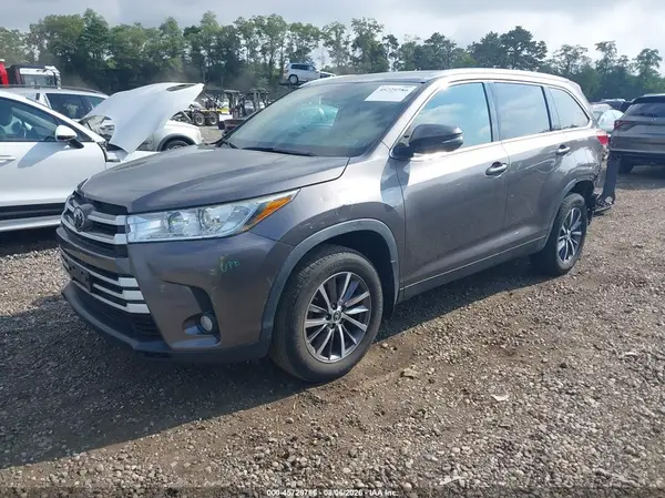 5TDJZRFH1KS606323 2019 TOYOTA HIGHLANDER - Image 2
