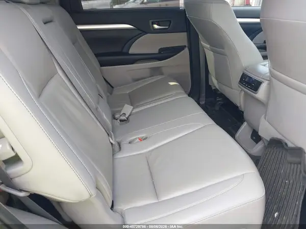 5TDJZRFH1KS606323 2019 TOYOTA HIGHLANDER - Image 8