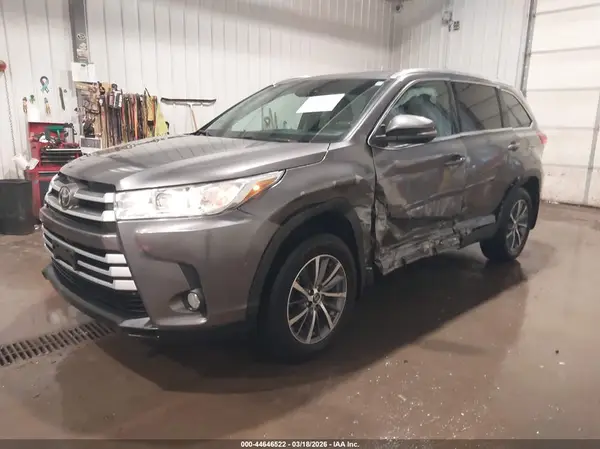 5TDJZRFH1KS608248 2019 TOYOTA HIGHLANDER - Image 2