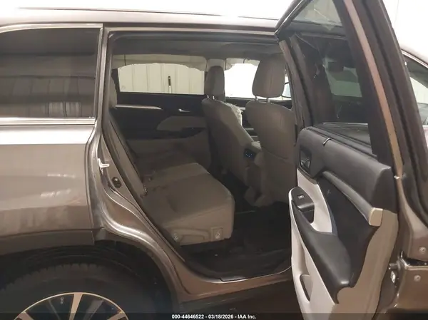 5TDJZRFH1KS608248 2019 TOYOTA HIGHLANDER - Image 8