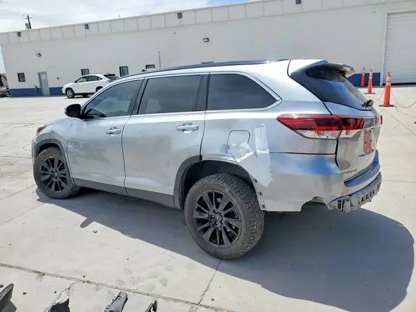 5TDJZRFH1KS609996 2019 TOYOTA HIGHLANDER - Image 2