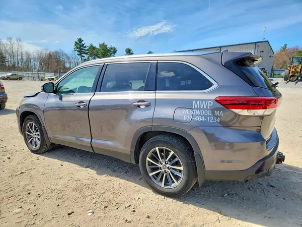 5TDJZRFH1KS615703 2019 TOYOTA HIGHLANDER - Image 2