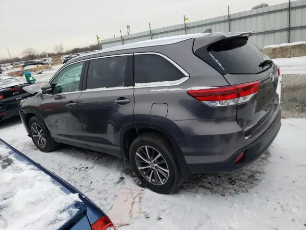 5TDJZRFH1KS615815 2019 TOYOTA HIGHLANDER - Image 2