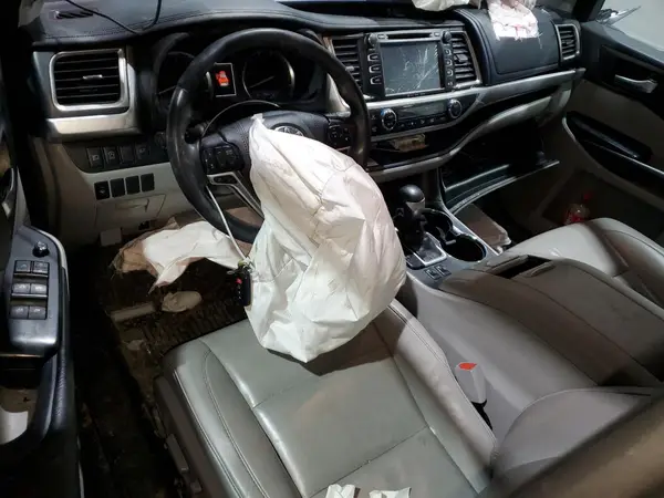 5TDJZRFH1KS615927 2019 TOYOTA HIGHLANDER - Image 8