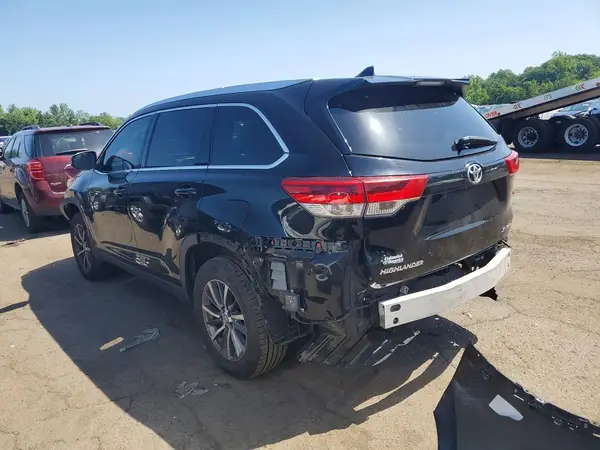 5TDJZRFH1KS620612 2019 TOYOTA HIGHLANDER - Image 2