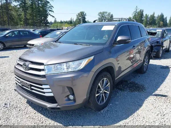 5TDJZRFH1KS621663 2019 TOYOTA HIGHLANDER - Image 2