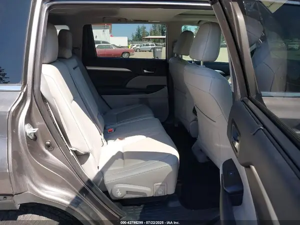 5TDJZRFH1KS621663 2019 TOYOTA HIGHLANDER - Image 8