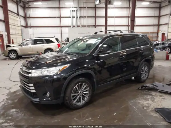 5TDJZRFH1KS623784 2019 TOYOTA HIGHLANDER - Image 2