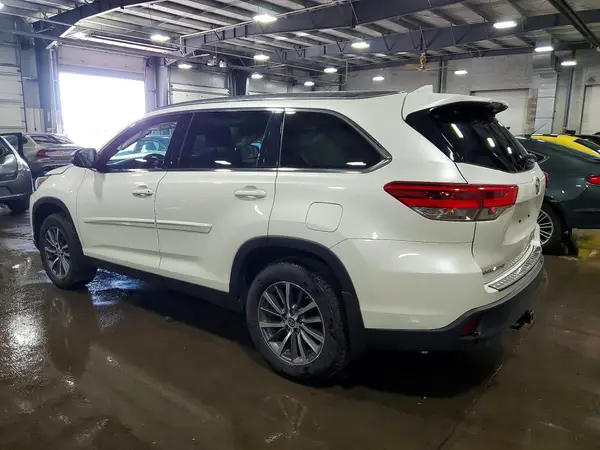 5TDJZRFH1KS627169 2019 TOYOTA HIGHLANDER - Image 2