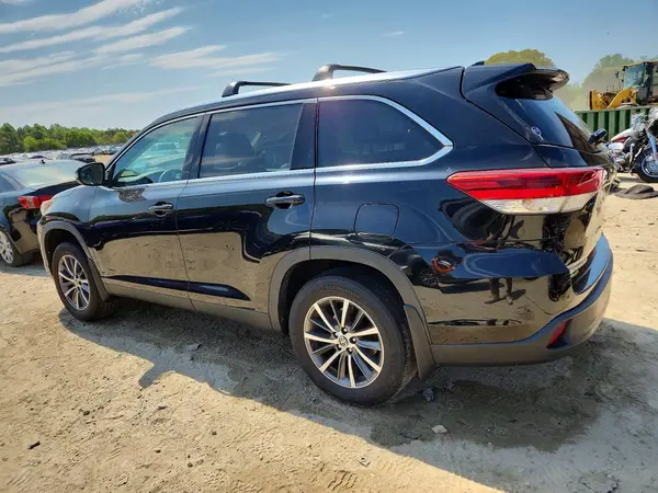 5TDJZRFH1KS627561 2019 TOYOTA HIGHLANDER - Image 2