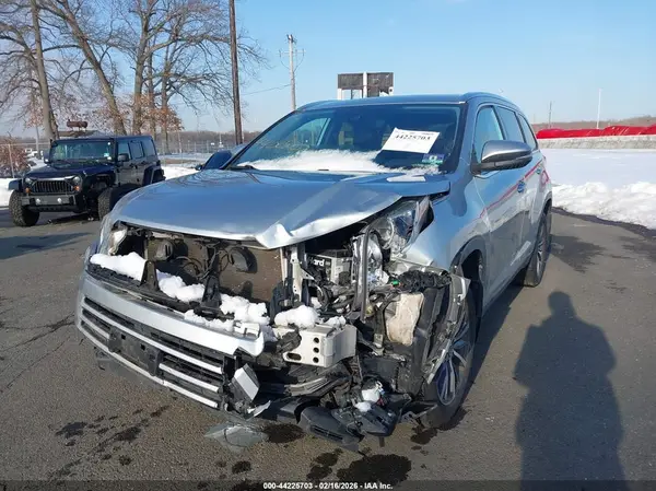 5TDJZRFH1KS706597 2019 TOYOTA HIGHLANDER - Image 2