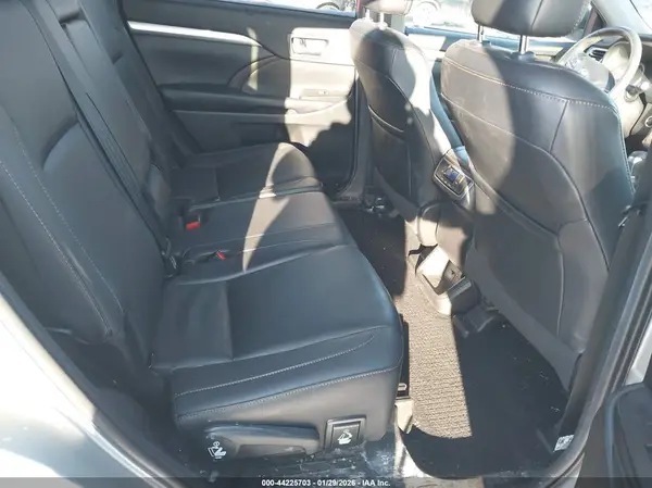 5TDJZRFH1KS706597 2019 TOYOTA HIGHLANDER - Image 8
