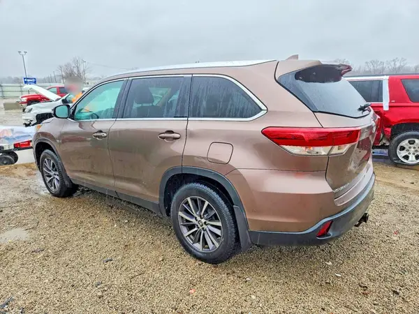 5TDJZRFH1KS708396 2019 TOYOTA HIGHLANDER - Image 2