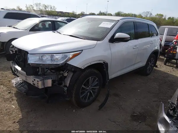 5TDJZRFH1KS722329 2019 TOYOTA HIGHLANDER - Image 2