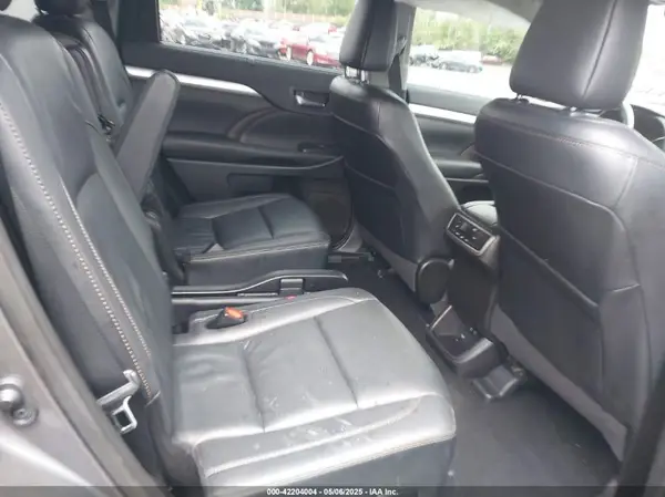 5TDJZRFH1KS735839 2019 TOYOTA HIGHLANDER - Image 8