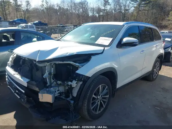 5TDJZRFH1KS922403 2019 TOYOTA HIGHLANDER - Image 2