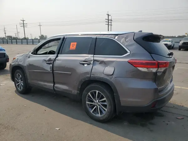 5TDJZRFH1KS933482 2019 TOYOTA HIGHLANDER - Image 2