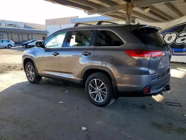 5TDJZRFH1KS936074 2019 TOYOTA HIGHLANDER - Image 2