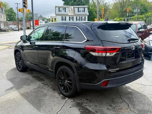 5TDJZRFH1KS936530 2019 TOYOTA HIGHLANDER - Image 2