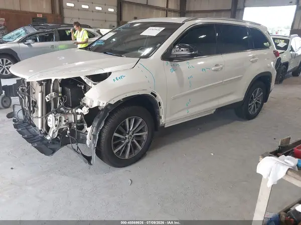 5TDJZRFH1KS937306 2019 TOYOTA HIGHLANDER - Image 2