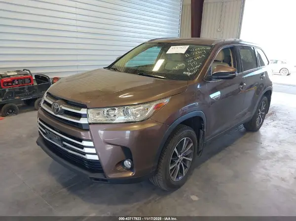 5TDJZRFH1KS946863 2019 TOYOTA HIGHLANDER - Image 2
