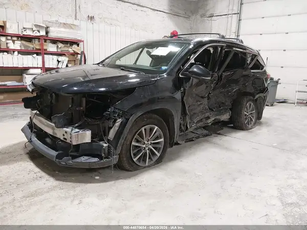 5TDJZRFH1KS957992 2019 TOYOTA HIGHLANDER - Image 2