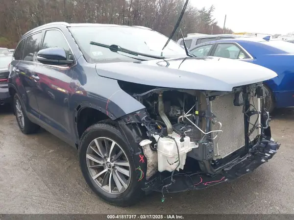5TDJZRFH1KS959015 2019 TOYOTA HIGHLANDER - Image 1