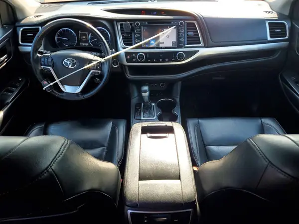 5TDJZRFH1KS963016 2019 TOYOTA HIGHLANDER - Image 4