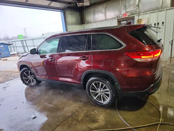 5TDJZRFH1KS985033 2019 TOYOTA HIGHLANDER - Image 2