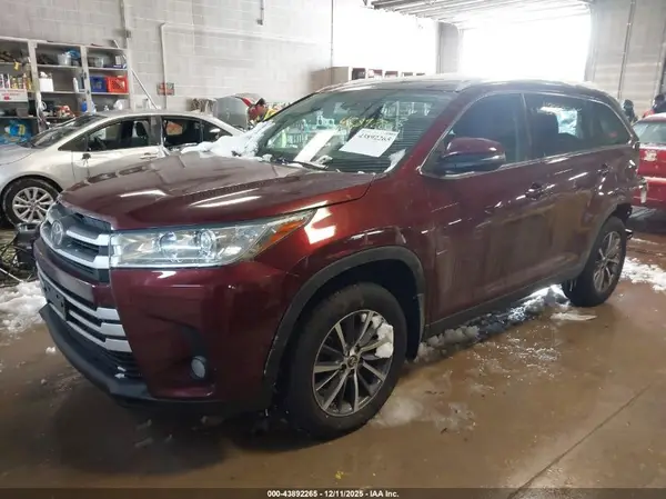 5TDJZRFH1KS987865 2019 TOYOTA HIGHLANDER - Image 2