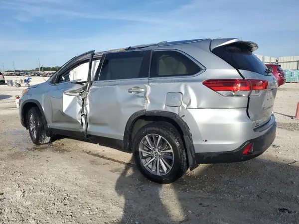 5TDJZRFH1KS990278 2019 TOYOTA HIGHLANDER - Image 2