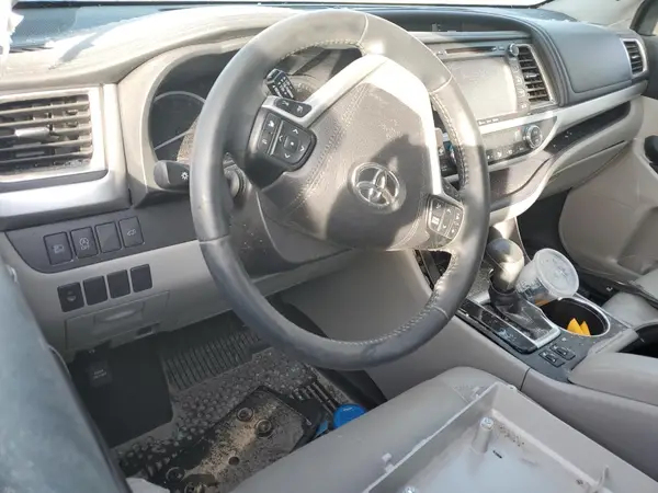 5TDJZRFH1KS990278 2019 TOYOTA HIGHLANDER - Image 8