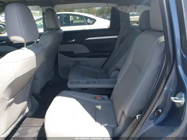 5TDJZRFH1KS992354 2019 TOYOTA HIGHLANDER - Image 8