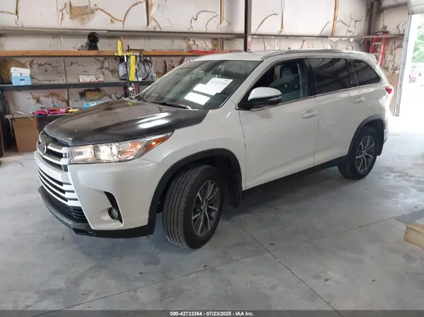 5TDJZRFH1KS994766 2019 TOYOTA HIGHLANDER - Image 2