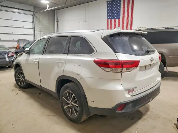 5TDJZRFH1KS996484 2019 TOYOTA HIGHLANDER - Image 2
